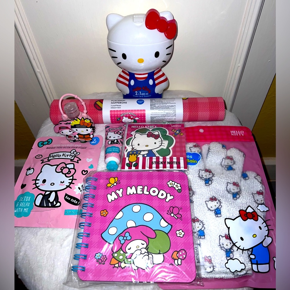 Hello Kitty Bundle - Picture 1 of 12